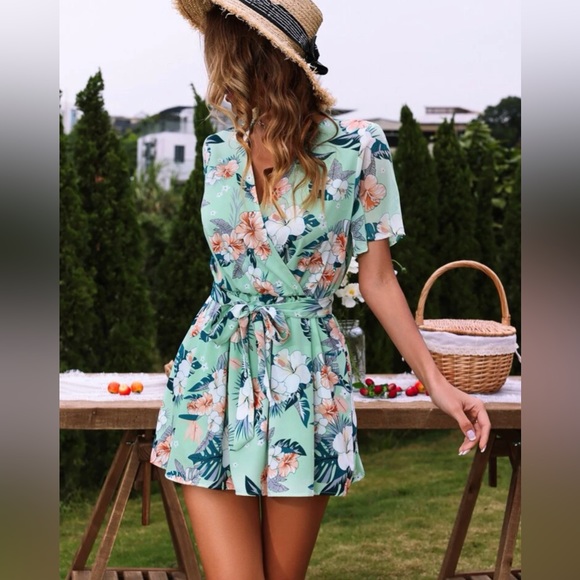 NWT Floral Print Belted Romper - Picture 2 of 5